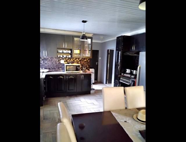 3 BEDROOM HOUSE FOR SALE IN SLOVOVILLE